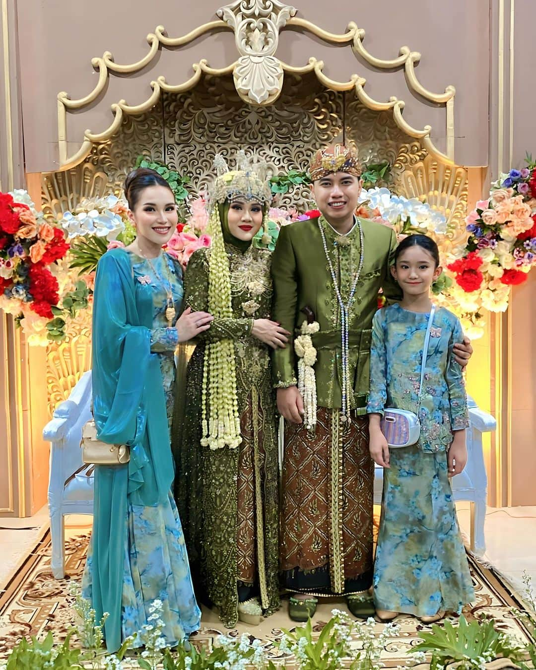 アユ・ティンティンのインスタグラム：「Happy wedding ale n adit ❤️😍 sakinah, mawadah, warahmah amin 💋🙏🏻」