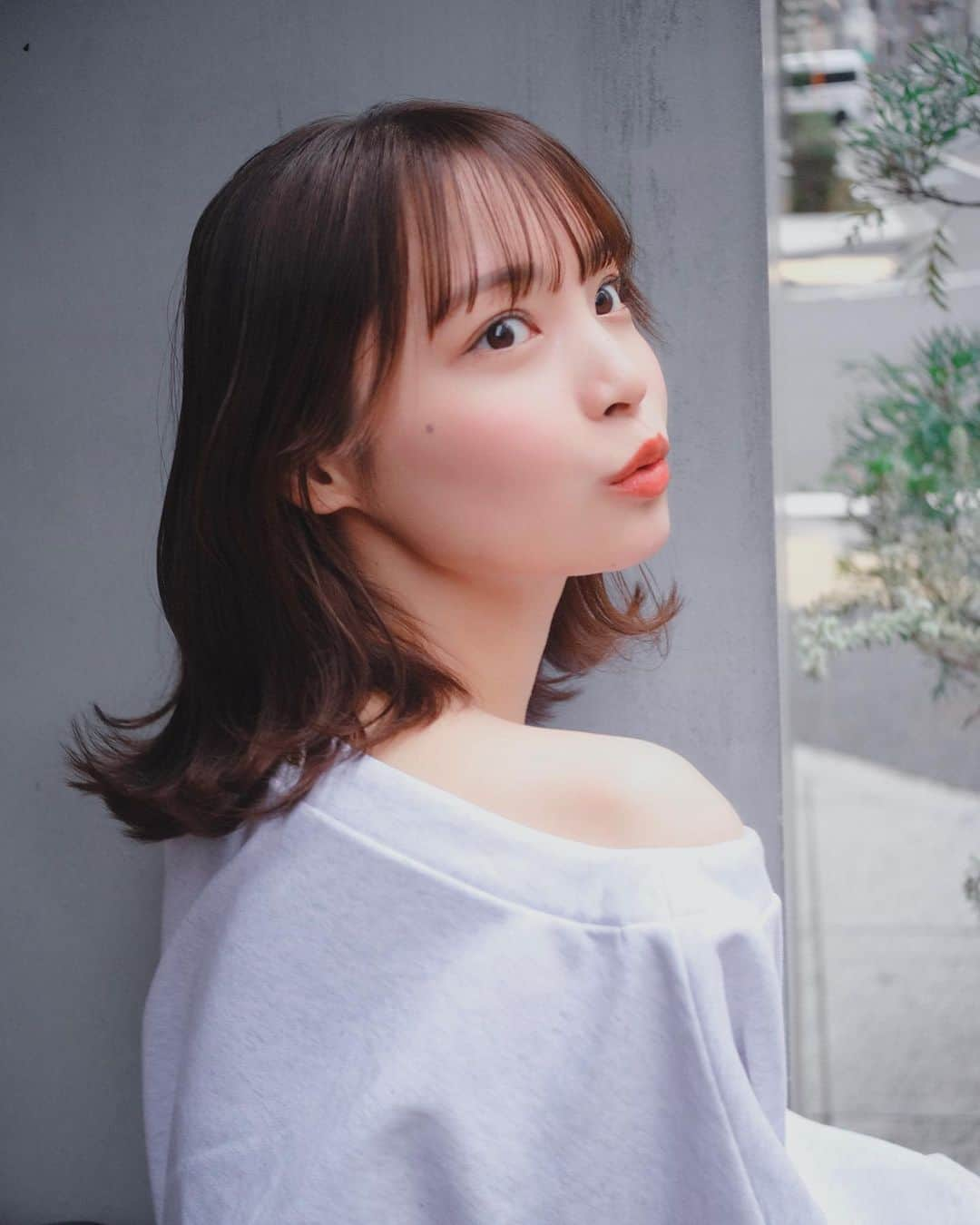 久保乃々花さんのインスタグラム写真 - (久保乃々花Instagram)「🦭🦭  最近のゆっくりできる日の楽しみは 食べること！  今日のスウェット一目惚れ☺︎ オフショルっぽく片側を出せるの、かぶらなくて好き  @kenichi_oyama_ さんに染めていただいた茶髪の自分にも慣れてきました☺︎🙏🏻  ゆる巻き頑張って練習中〜 ストレートアイロンでウェーブ巻き頑張ってます！笑  #fyp #fasshon #オフショル #スウェット #ゆる巻き #食べスタグラム (になってきてる笑)」11月11日 21時05分 - kubononoka__gram