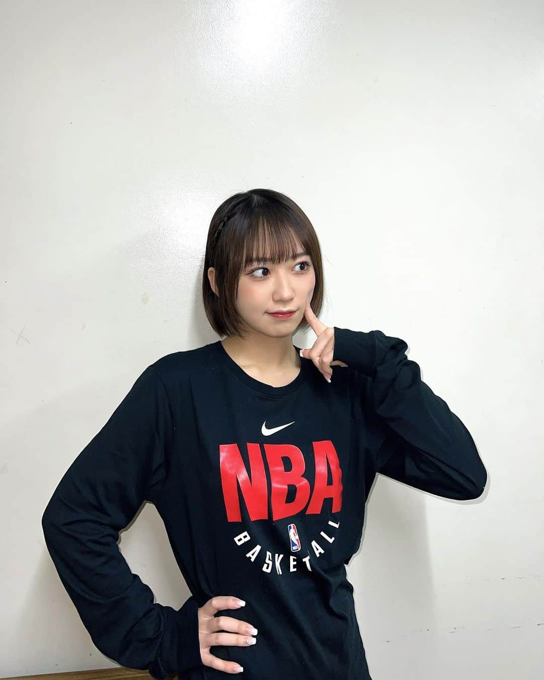 野中美希さんのインスタグラム写真 - (野中美希Instagram)「🏀❤️‍🔥‪🫶🏻️ #lakers#suns 今日の島根公演の楽屋では、レイカーズ対サンズの試合をNBA Rakutenで観戦していました！張り切ってNBAのTシャツも持参しました☺️島根公演ありがとうございました✨ . #nbarakuten#nba #helloproject#morningmusume23#モーニング娘#モーニング娘23#野中美希#ちぇる」11月11日 21時10分 - miki_nonaka.official