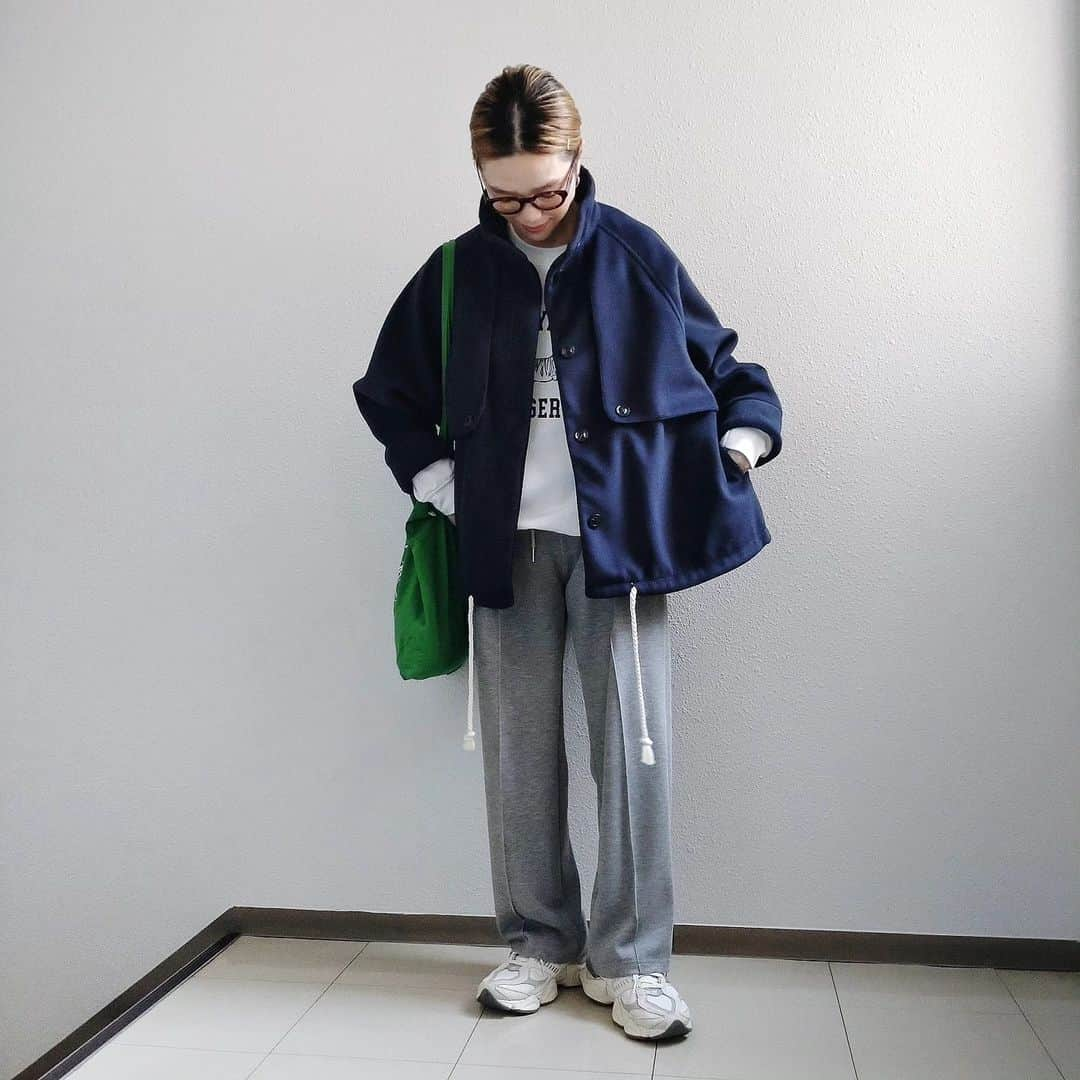 aakoakooさんのインスタグラム写真 - (aakoakooInstagram)「. . . @libra.cue_official のショートコート 身幅たっぷり、ベーシックなネイビーやけど フライヨークが映える！ 太めロープ垂れるのも可愛すぎ ボタン全留めでも全開きでも イイ感じになるねんなーー  . . . #PR #リブラキュー #フライヨークショートコート #AD」11月11日 21時22分 - aakoakoo