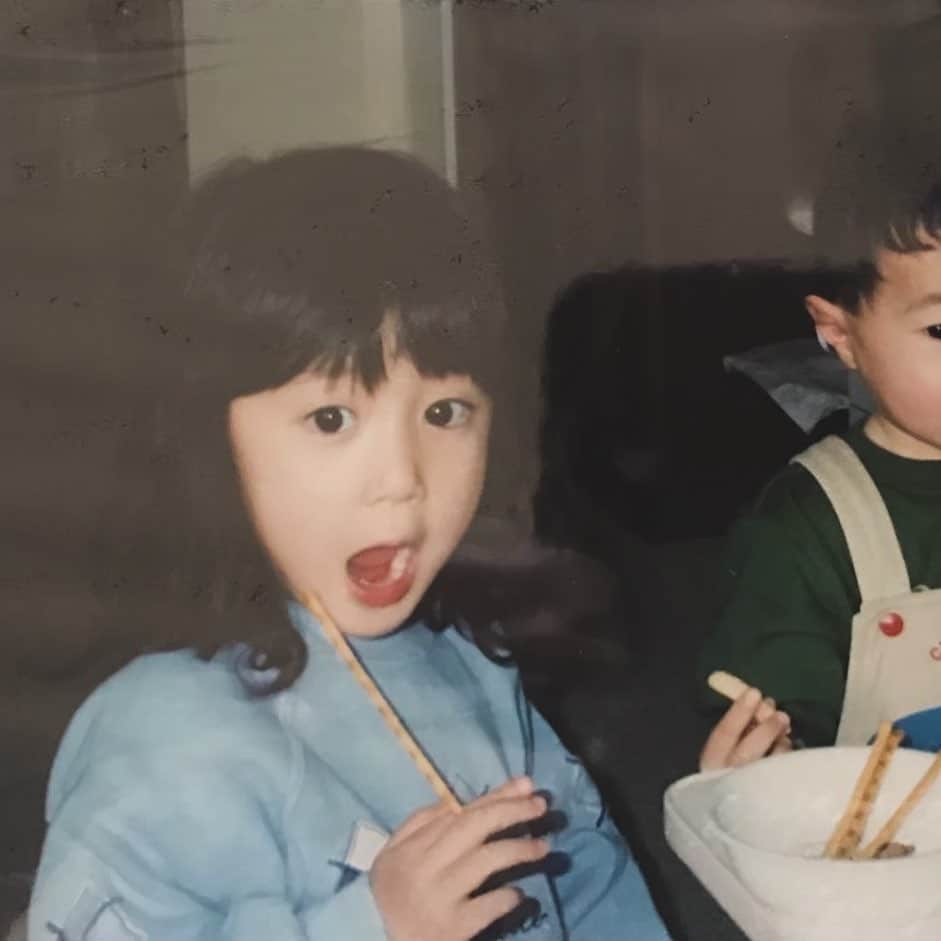 工藤晴香のインスタグラム：「今日はこれの日。(弟見切れ) #ポッキーの日」