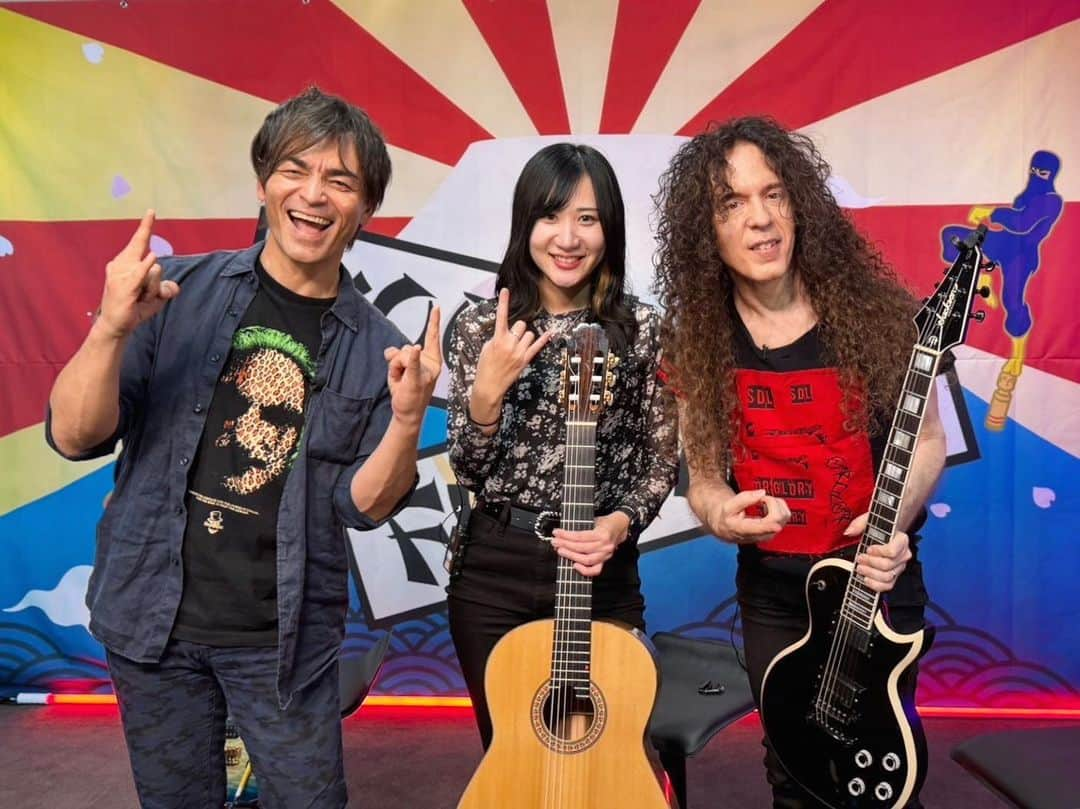 猪居亜美のインスタグラム：「お知らせです！！🔥 なんとなんと！この度ROCK FUJIYAMAに出演させて頂きました🎸🤘  まさかクラシックギタリストの自分がこの番組に出させていただける日が来るなんて思ってもいませんでした😂  エレキギターの道を挫折した10代の頃の自分に言いたい……将来、憧れの人たちに囲まれてるから、信じて突き進めと…笑  とても幸せな時間でした！是非ご覧ください！！😎🔥 ROLLYさんにお会いできなくて残念…🥺🥺  #ROCKFUJIYAMA」