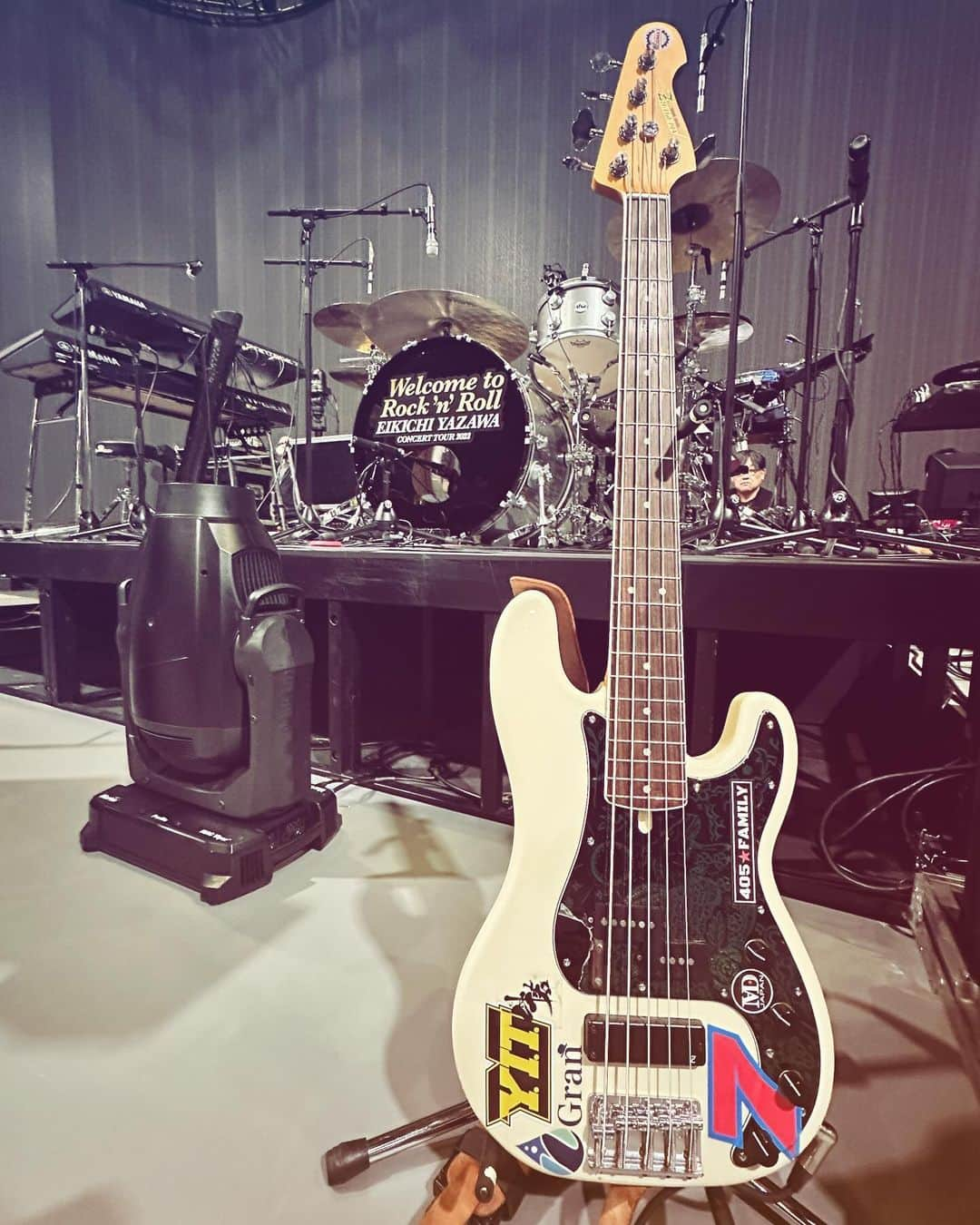 野崎森男さんのインスタグラム写真 - (野崎森男Instagram)「EIKICHI YAZAWA  CONCERT TOUR 2023 ｢Welcome to Rock’n'Roll｣  今年も遂にロックンロールモンスターのツアーが仙台から始まりました！  ブンブンとベースを鳴らして 今年もぶちかまします！ 来られる方は存分に楽しんでください！  MORIO  #矢沢永吉 #永ちゃん #ヤマダインフラテクノス#takumakoga #isamukatayama #backlash  #医療法人なかざわクリニック #madetailing  #405family #ATELIERZ #fodera #infinite」11月11日 21時19分 - morio_max