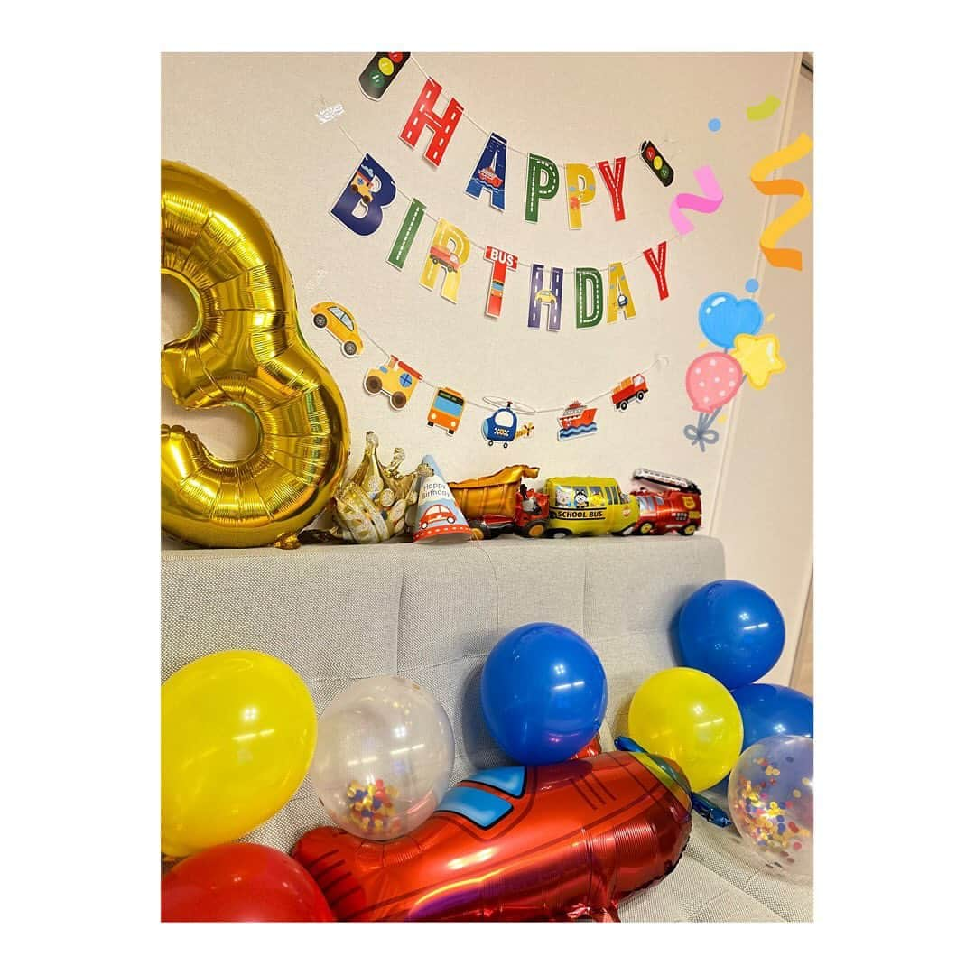 岡副麻希さんのインスタグラム写真 - (岡副麻希Instagram)「🎂 34さい お誕生日おめでとうございます  今日はＳ耐予選日だったので 帰宅後、風船に囲まれてもらって 言わずもがな 私の方がテンション高めです笑🎈🥳  プレゼントは蒲生さんのリクエストで １回につき１５分のマッサージ券🙋🏽‍♀️  #happybirthday  #よく見ると #不器用さ丸出し！」11月11日 21時21分 - maki_okazoe_official