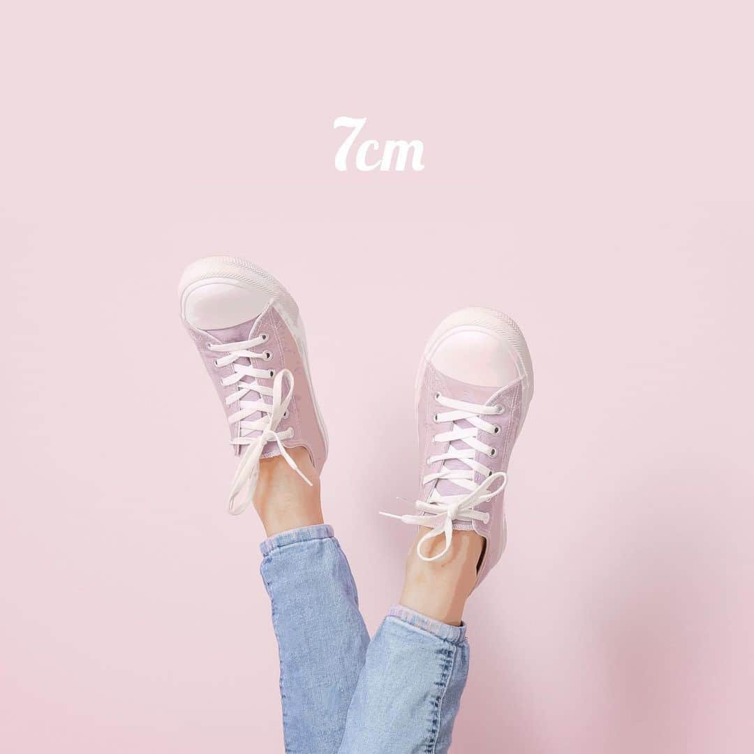 若井友希のインスタグラム：「new digital single「7cm」 2023.12.06配信リリース ⁡ ⁡ 近付けそうで近づけない、もどかしい距離感を歌ったちょっぴり切ない片思いソング👟 ⁡ お楽しみに🤍」