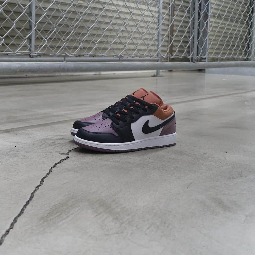 ミタスニーカーズのインスタグラム：「JORDAN BRAND AIR JORDAN 1 LOW SE GS "MICHAEL JORDAN"」