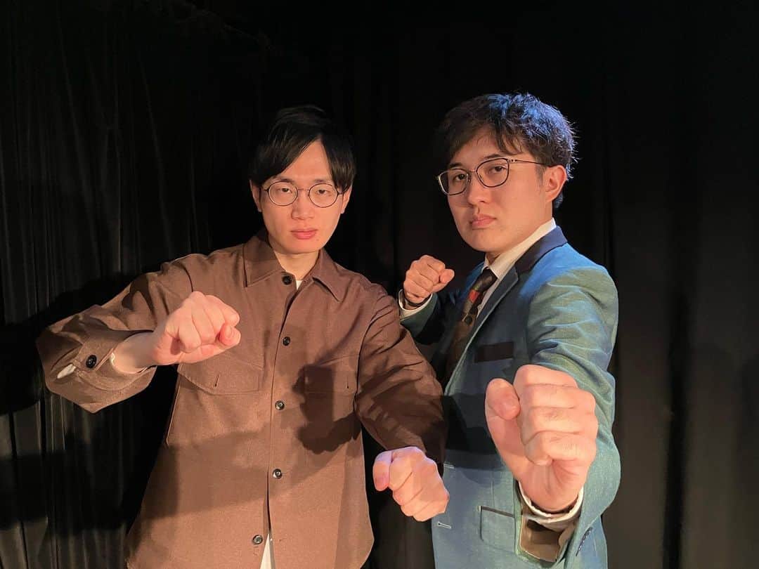 村民代表南川さんのインスタグラム写真 - (村民代表南川Instagram)「23/11/11(土)「社会人芸人バトルライブ『藤四郎』拾壱ノ陣:銀狼」でした。  MCとネタを。 最初は重めだった客席も演者皆さんの熱量で最後は良い感じ！ ネタは4分で仕上げたはずが5分半に🕰️要調整  写真 1位の#邪払 さん&2位の#ふねしぼり さん 同一演者ワンツーフィニッシュ初めて見ました！ #藤四郎ライブ」11月11日 21時24分 - son_d_min