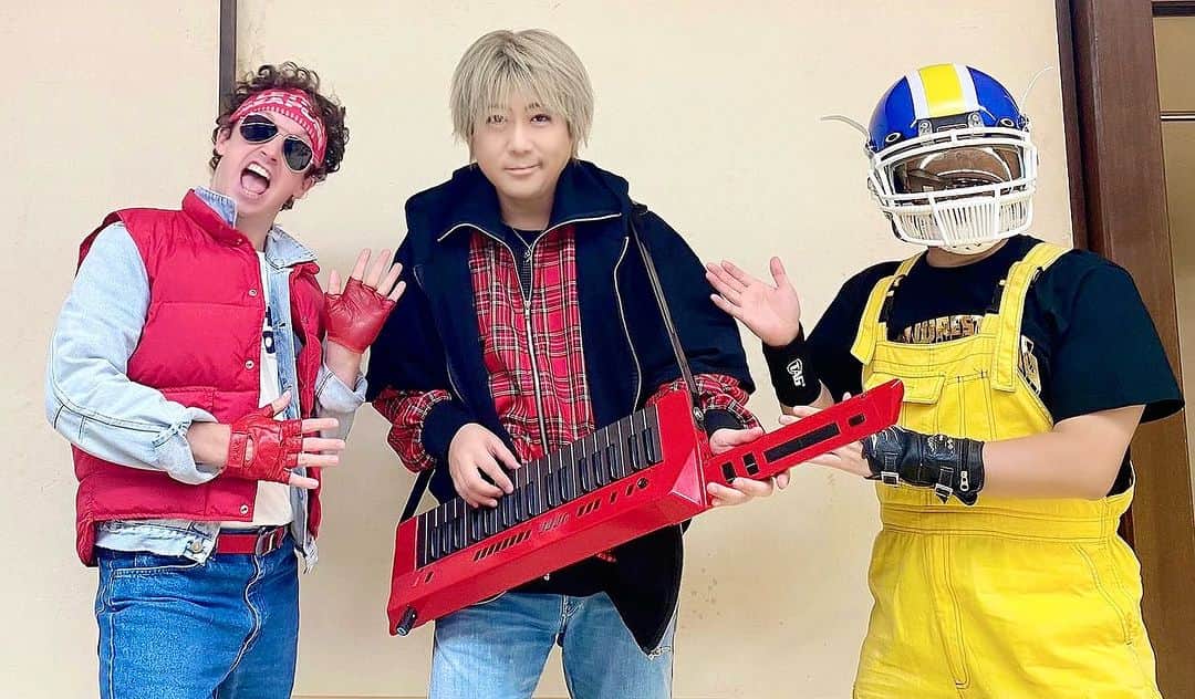 のインスタグラム：「お疲れ様でした〜！ 本番前の楽屋にてお二人と。  超楽しかった！！！！ ライブ出演のお声がけありがとうございました😁 またそのうちよろしくね。  #ザ・リーサルウェポンズ」