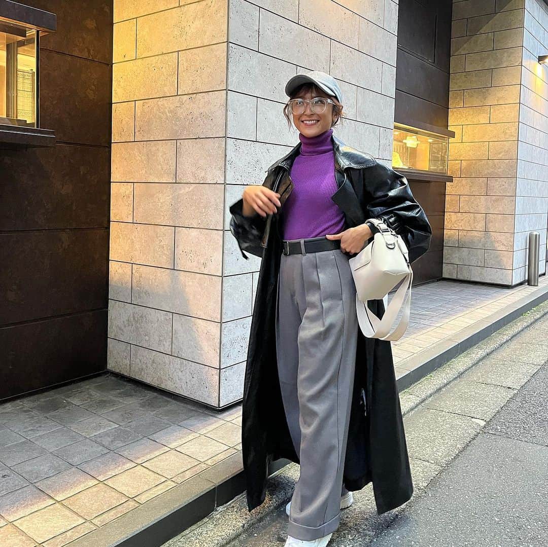 Reimiのインスタグラム：「Outfit of the day 💜🩶💜  急に寒くなってきたね🥹❄️  今日はトレーニングオフということで 親友とお茶して☕️リフレッシュ✨  早く寝て明日は脚トレだっ🏋️‍♀️」