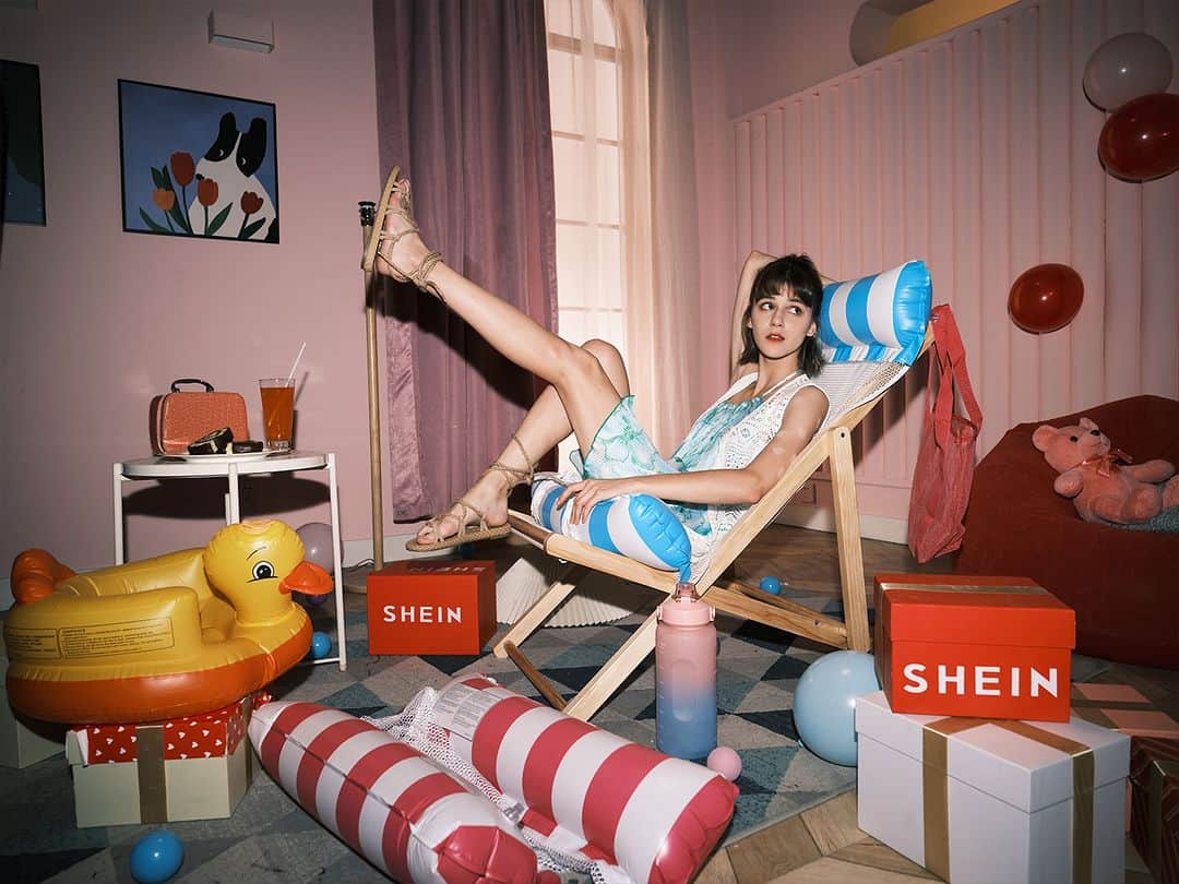 SHEINさんのインスタグラム写真 - (SHEINInstagram)「Your holiday countdown begins with #SHEINblackfriday pre-sale deals! 😍 Shop amazing discounts on your fave items perfect for gift-giving 🎁🥰 #SHEINGoodFinds  🔗:https://shein.shop/va7v933」11月11日 21時30分 - sheinofficial