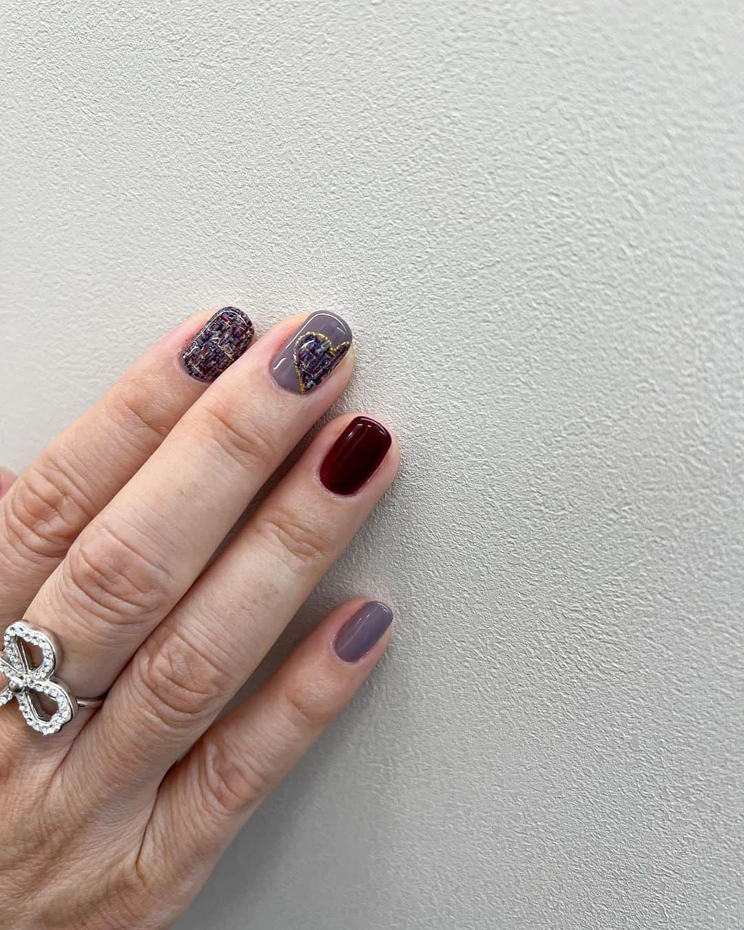 Kana Kobayashiのインスタグラム：「#ネイル #冬ネイル #ツイードネイル #ネイルデザイン #ネイルアート #nails #tweed #ツイード #東京ネイルサロン #ジェルネイル」