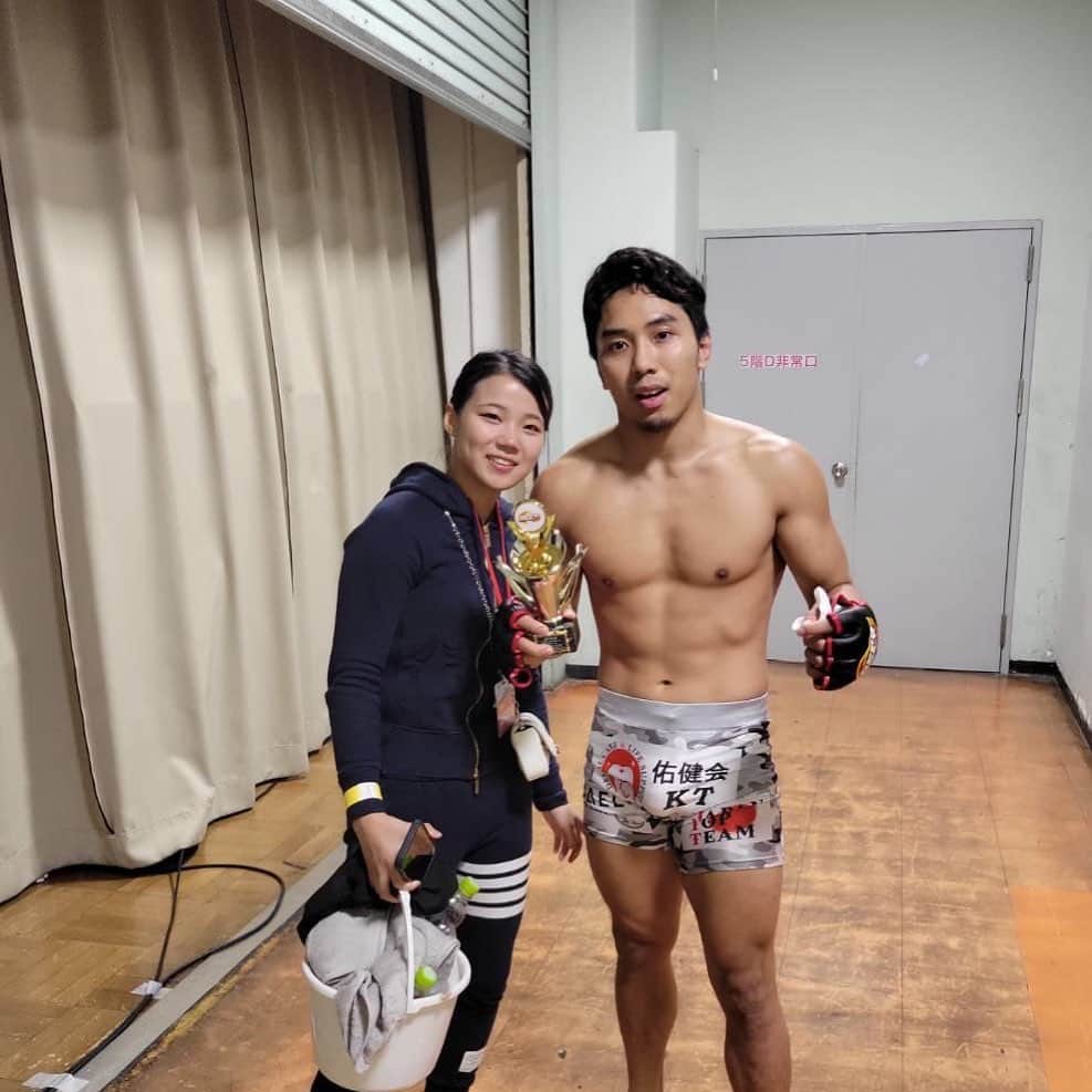 和田静里奈のインスタグラム：「頑張ってる姿を沢山見てきたので勝ててよかった🥲 めっちゃかっこよかったおめでとう🎉  これからも一緒に頑張ろう💪」