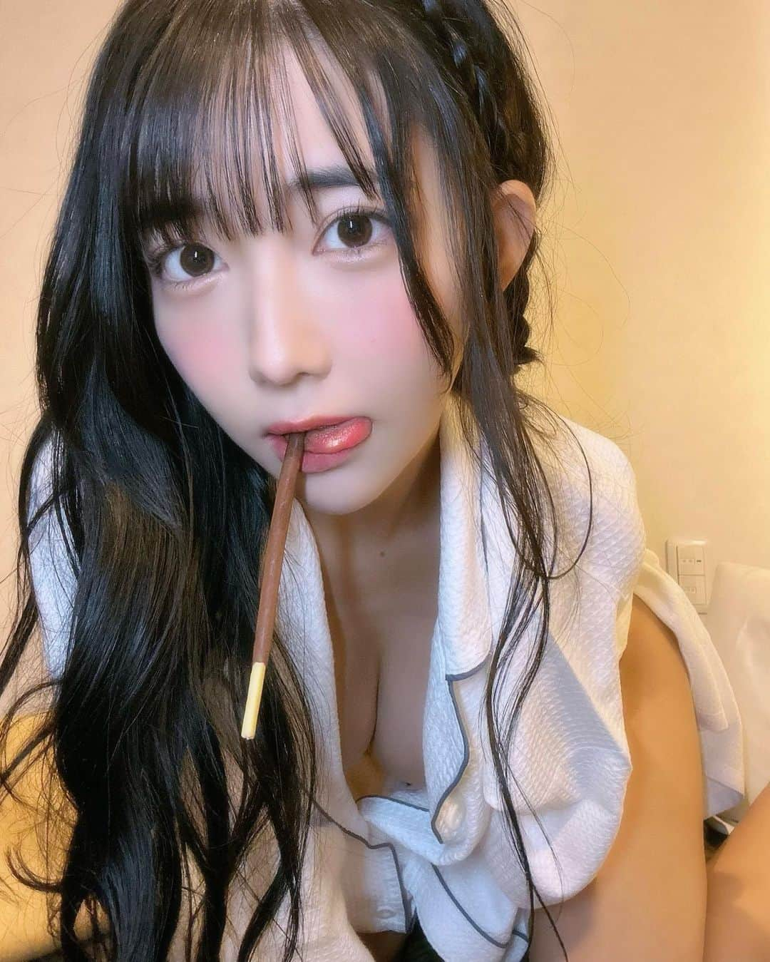 天羽希純さんのインスタグラム写真 - (天羽希純Instagram)「ポッキーゲームしよ？  #ポッキーの日 #ポッキーゲーム #水着 #ビキニ #グラビア #gravure #bikini #海 #巨乳 #フェチ #泳装 #おしり #くびれ #太もも #Japanesegirl #cosplay #cosplayer #コスプレ #swimwear #lingerie #內衣 #selfie #수영복」11月11日 21時37分 - amaukisumi