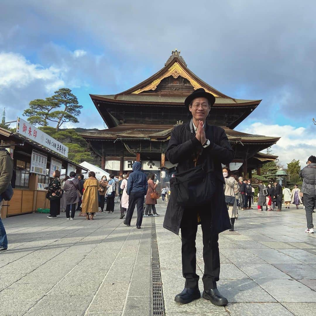 武藤昭平のインスタグラム：「長野、善光寺参拝。 善光寺大本願本誓殿にて念仏一会を唱えさせて頂きました。  #善光寺 #temple」