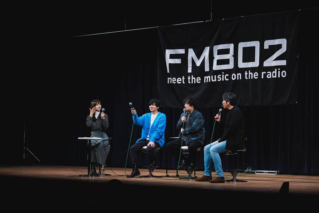 FM802さんのインスタグラム写真 - (FM802Instagram)「#FM802 ROCK KIDS 802 -Lisa Lit Friday- 松原市 Radio Fields 公開収録 でした💫  🗓️11/11(土) 📍松原市文化会館 🎙️DJ：高樹リサ(#FM802)・山村隆太(#flumpool) 🎶ゲスト：阪井一生(#flumpool)   この模様は一部、11/17(金)23:00～ #RK802 にてオンエア！お楽しみに✨  📷ハヤシマコ @hysmaco」11月11日 21時41分 - fm802_pr