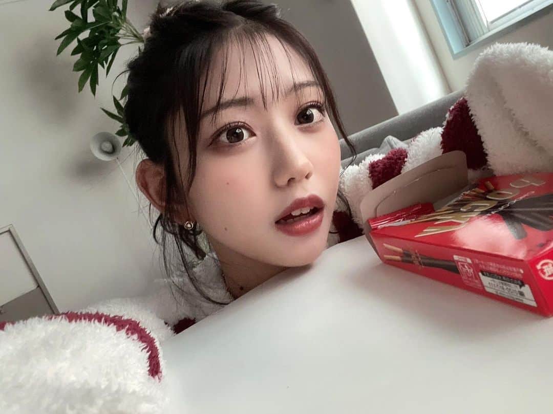白石まゆみのインスタグラム：「ポッキーの日だよ、たべた？」