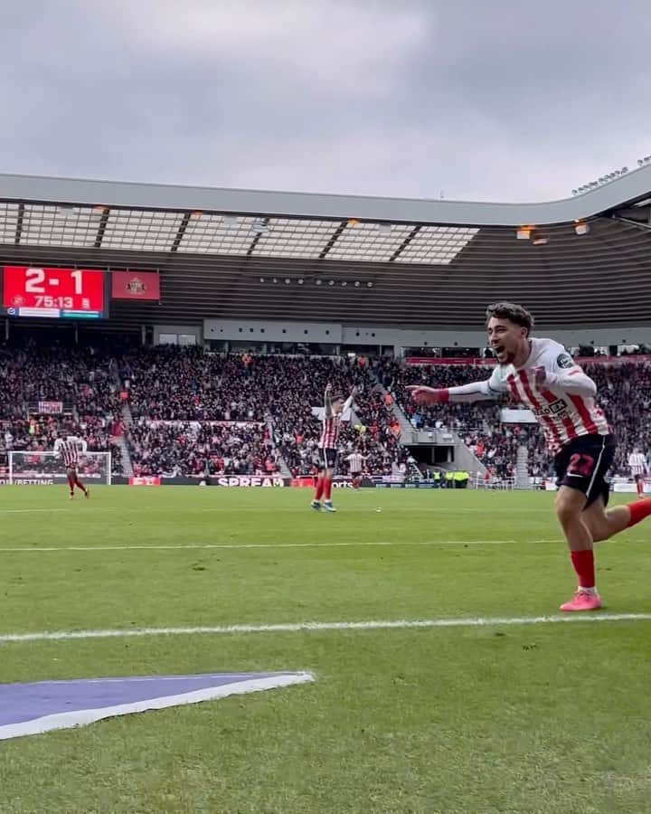 のインスタグラム：「Off the mark 💥  #SAFC #DubbleA」