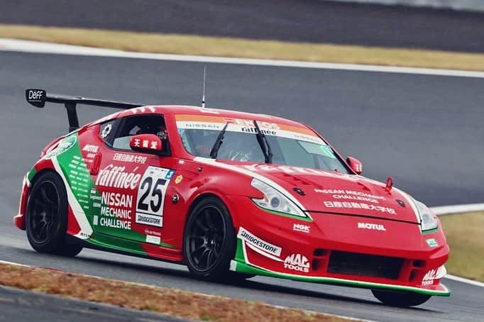 のインスタグラム：「スーパー耐久 予選、3位👍 Aドラは、トップでしたが、微妙な路面に翻弄されてしまった僕の予選は、3位でした😭 ドライタイヤ組には、勝てなかったですが、レイン組ではトップ👍 浅溝レインを作っておいて良かったです😀 明日は、4時間のレース、チームと共に頑張ります💪😊 応援、宜しくお願いします👍」