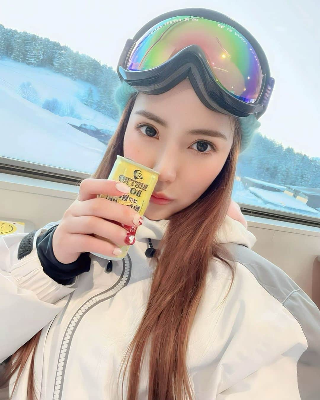 佐々木あゆみさんのインスタグラム写真 - (佐々木あゆみInstagram)「Snow board 🏂 . . いきなり寒いのぅ🥺 でも、冬も好きなんだ♡ もう少ししたらボードの季節だねっ❄️ . . 今年もニセコ行けたらいいな☃️ スノボって行く道中、夜の飲み会、温泉もふくめ 楽しかったりするよねぇ🤫 . . #スノーボード #snowboard #北海道 #ニセコ #hokkaido #niseko #🏂#スノボー #スノボ女子 #雪が好き #❄️」11月11日 21時49分 - ayunpi0128