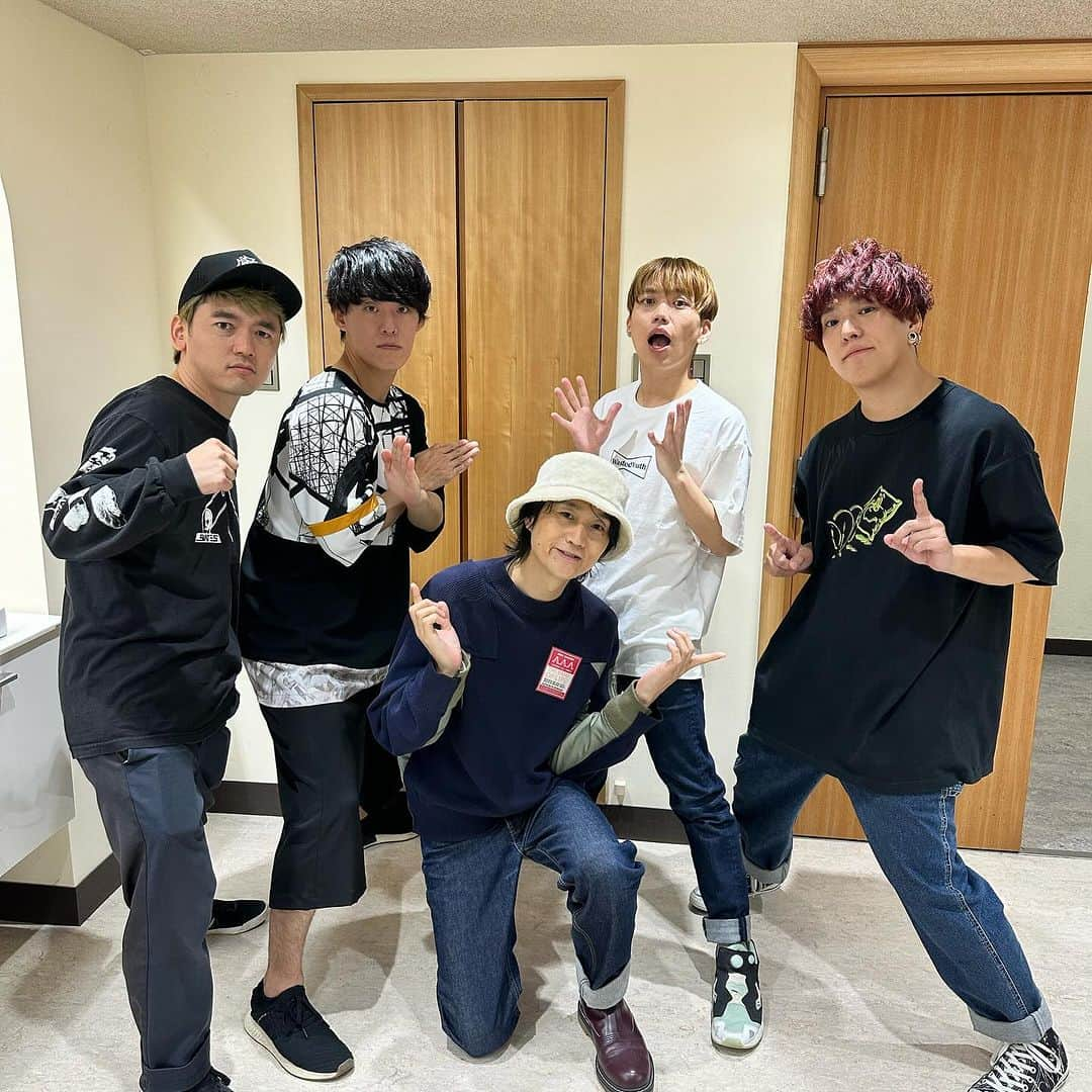 落合健太郎さんのインスタグラム写真 - (落合健太郎Instagram)「11.11.2023  04 Limited Sazabys 15th Anniversary 『THE BAND OF LIFE』  フォーリミの15周年ワンマンライブ @日本武道館 Day1  バンドってカッコいい‼︎ 夢がある!とずっと思わせてくれる。  THE BAND OF LIFEというタイトルの ライブ。 バンドの生き様、素っ裸のバンドマンの 音楽を鳴らし続ける稀有な存在。  その音楽は 僕らの大切な”Part of Life”でもある。  武道館に集まった1人1人に フォーリミとの出会いや物語がある。 明日もきっと素晴らしい一日に なること間違いない。  #04limitedsazabys  #thebandoflife  #武道館  #15周年おめでとう」11月11日 22時06分 - dj_ochiken1117