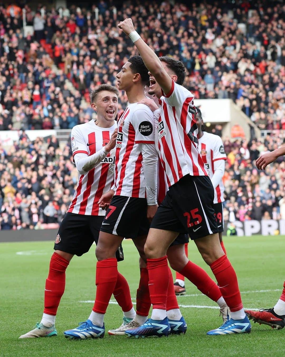 サンダーランドAFCさんのインスタグラム写真 - (サンダーランドAFCInstagram)「Jobe against his former side! 😍  #SAFC #SUNBIR」11月11日 22時05分 - sunderlandafcofficial