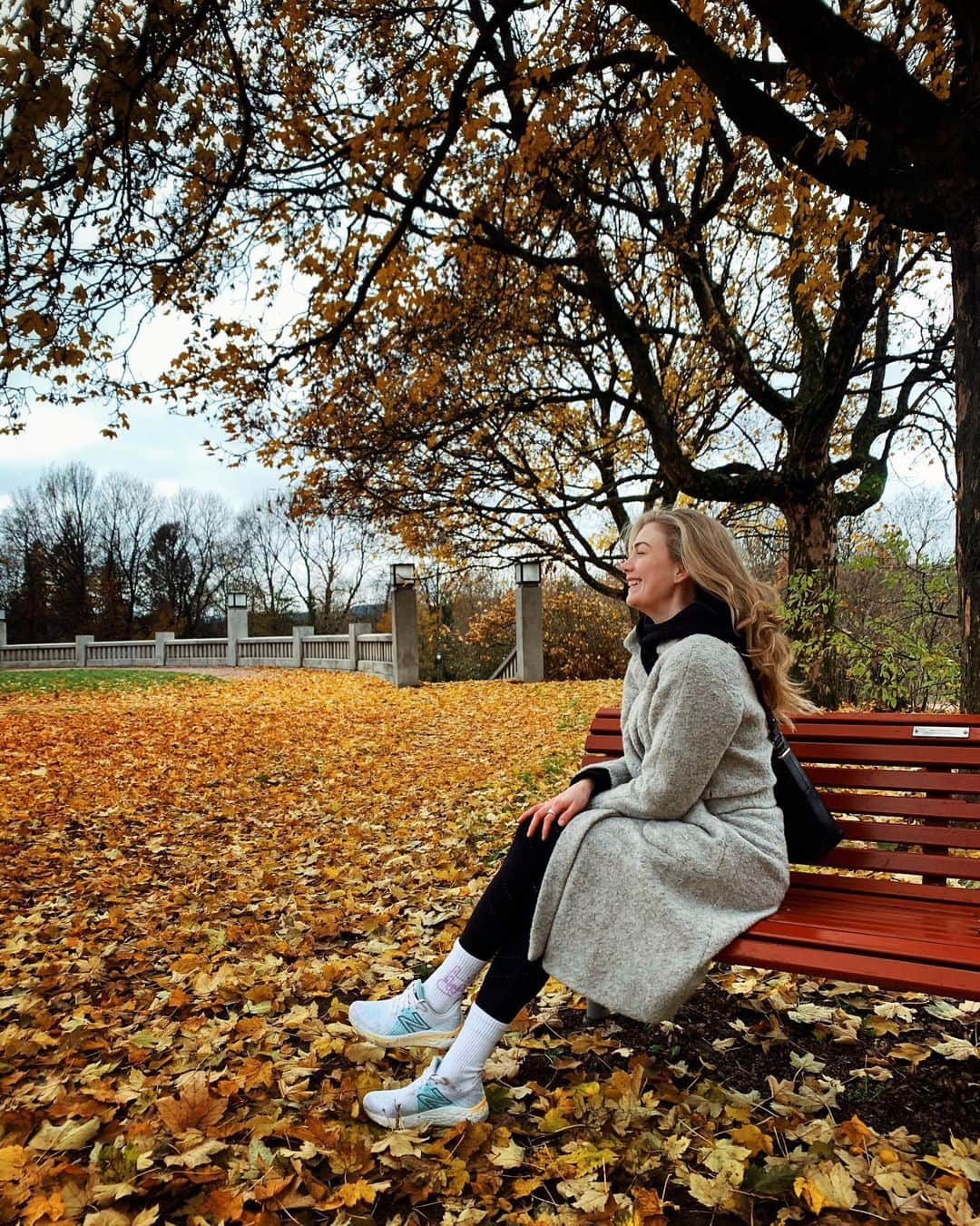 イザベル・ペダーセンのインスタグラム：「Deilig og frisk luftetur i Frognerparken med @fthorsas ❤️🍁」