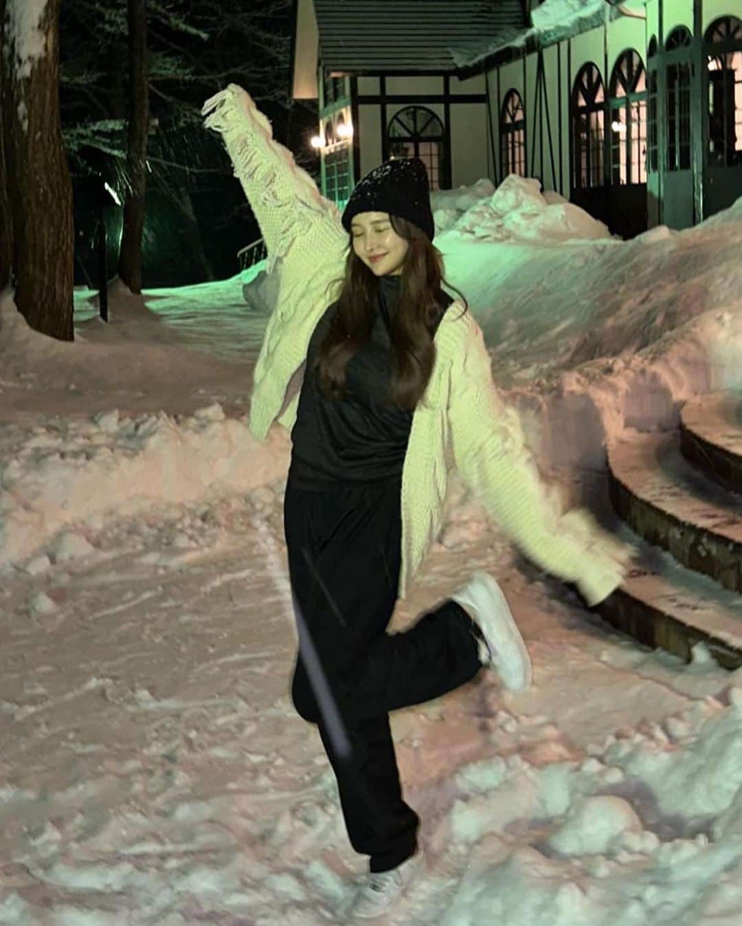 白倉あやさんのインスタグラム写真 - (白倉あやInstagram)「winter outfits 10 photos☃️!! Switzerland,London,Paris,Hungary,Japan..❄️」11月11日 22時00分 - shirakur_a