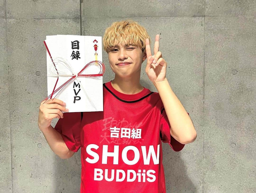 SHOWさんのインスタグラム写真 - (SHOWInstagram)「_  第3回 EBiDAN大運動会 『スポーツマンヒップ！』   ありがとうございました！  まさかの優勝&MVPとりました！😭😭😭  吉田組、最高🔥  #BUDDiiS #SHOW」11月11日 22時04分 - showofficial___