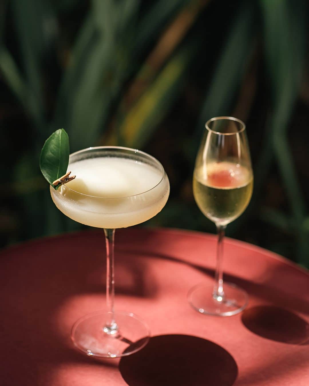 Velaa Private Islandさんのインスタグラム写真 - (Velaa Private IslandInstagram)「Inspired by the intriguing flavours of Japan with lychee purée and a kaffir lime infusion. Discover Tokyo Glamour, a new addition to our exciting collection of cocktails in Avi Bar. #VelaaMoments #VelaaPrivateIsland」11月11日 22時05分 - velaaprivateisland