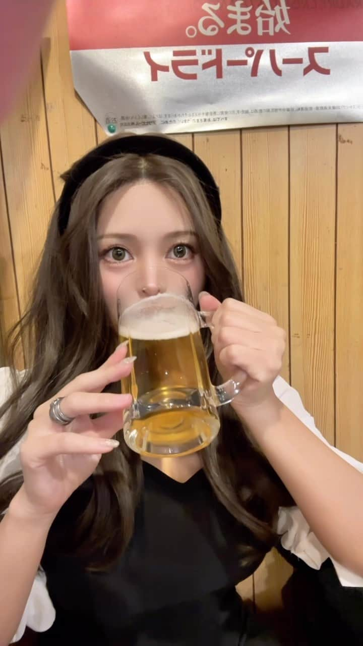 うさたにパイセンのインスタグラム：「久しぶりにひーたん💓(旦那)と飲んだ🍻  今日はお引っ越し初日の乾杯です😂🍻  新しい地で心機一転がんばりましょう💓👯‍♀️👯‍♀️らぶ  いつも大好きなんです💕  ps.みんな一緒に酒のもーぜ！  #4ヶ月ぶりの酒 #切り替えてこ」