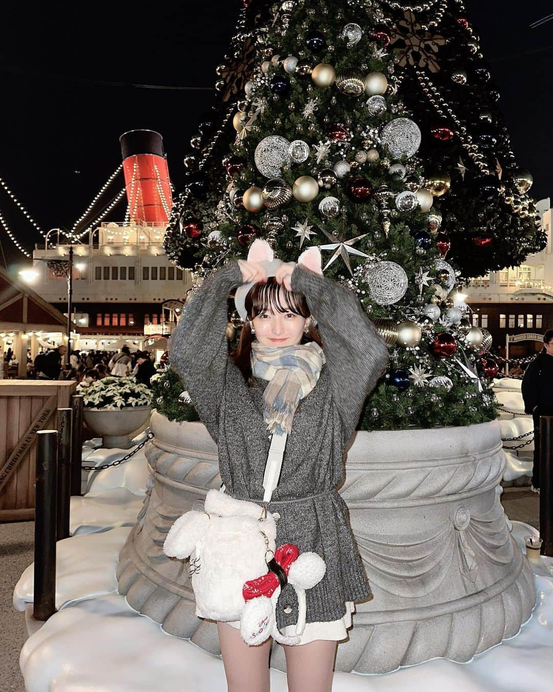 田島芽瑠さんのインスタグラム写真 - (田島芽瑠Instagram)「クリスマスツリー🎄✨  復活嬉しすぎた🥺点灯はまだだったけど、今はまたキラキラしてるんだろうな〜！見たい✨  もうイルミネーションが始まるね〜！ まだ紅葉見れてないけど😂秋どこー！」11月11日 22時15分 - meru_chan_official