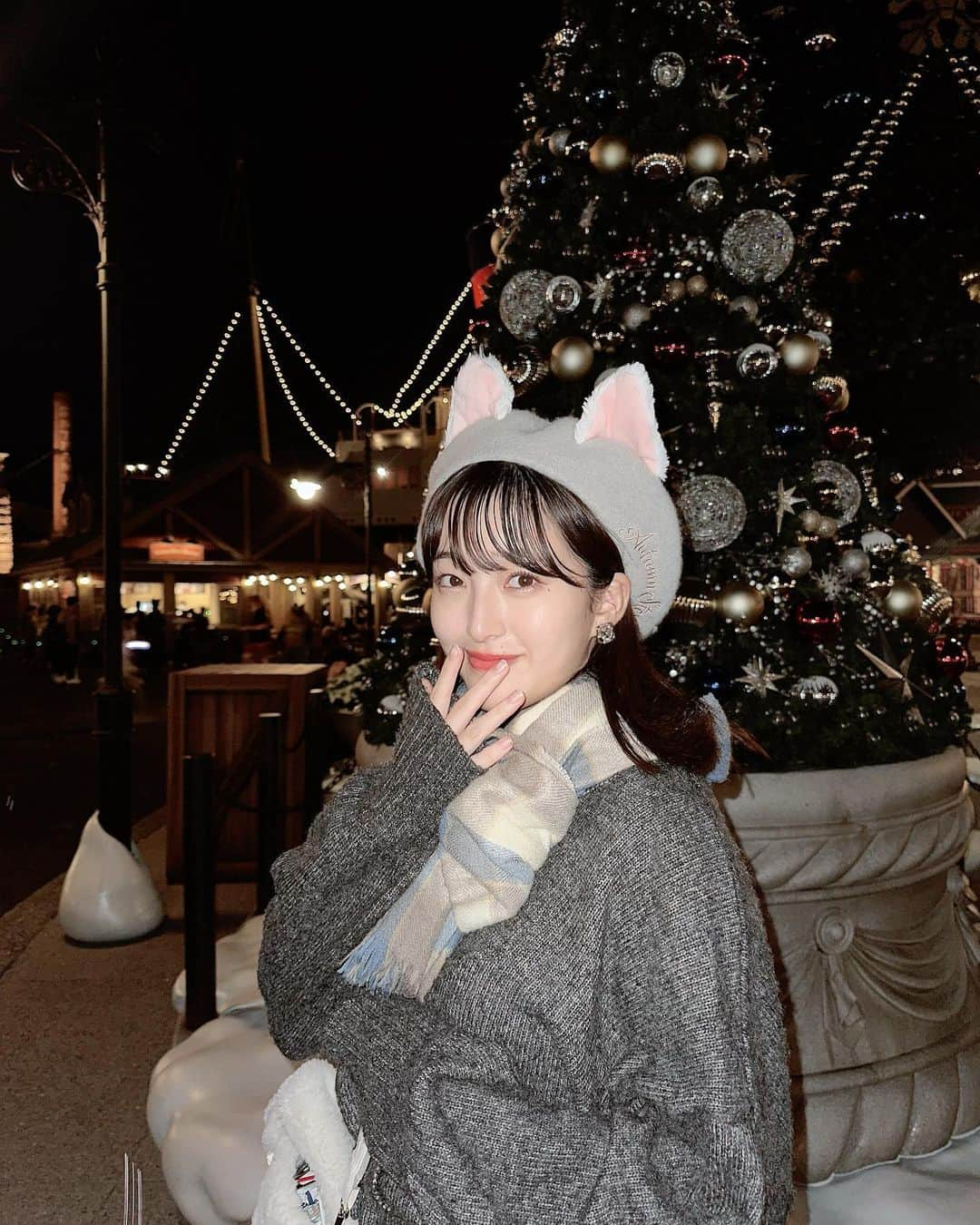 田島芽瑠さんのインスタグラム写真 - (田島芽瑠Instagram)「クリスマスツリー🎄✨  復活嬉しすぎた🥺点灯はまだだったけど、今はまたキラキラしてるんだろうな〜！見たい✨  もうイルミネーションが始まるね〜！ まだ紅葉見れてないけど😂秋どこー！」11月11日 22時15分 - meru_chan_official