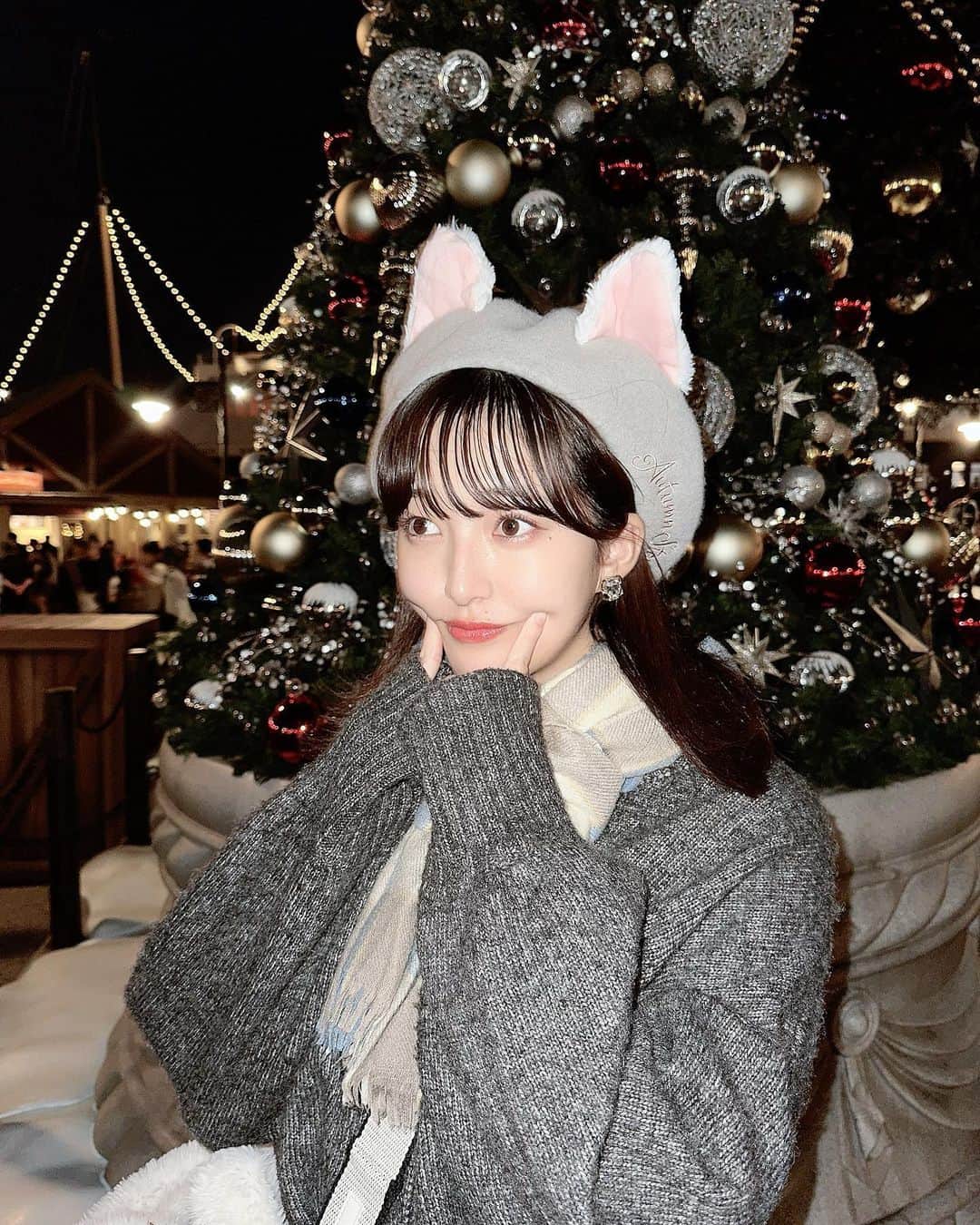 のインスタグラム：「クリスマスツリー🎄✨  復活嬉しすぎた🥺点灯はまだだったけど、今はまたキラキラしてるんだろうな〜！見たい✨  もうイルミネーションが始まるね〜！ まだ紅葉見れてないけど😂秋どこー！」
