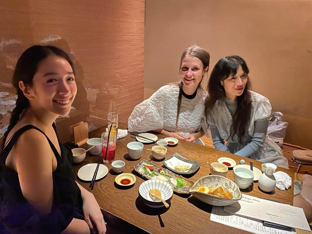 小藪奈央のインスタグラム：「. Come back soon @ceciliebahnsen @belindacortzen & Filippa 🤍 Pop up終わりでごはん🐟」