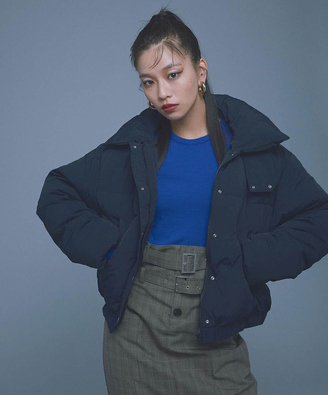 united tokyoさんのインスタグラム写真 - (united tokyoInstagram)「UNITED TOKYO | 2023 WINTER OUTER LOOK  ライトシャルショートダウン 44,000yen  ワームストレッチトップス 12,100yen  グラシアレイヤースカート 22,000yen  ラウンドトゥレザーブーツ 24,200yen  #unitedtokyo  #ユナイテッドトウキョウ #2023aw #winterlook」11月11日 22時10分 - united_tokyo