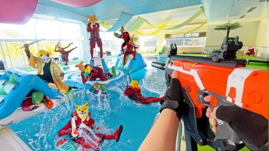 Kamiwaza Trickshotsのインスタグラム：「Nerf War | Water Park & SPA Battle 26🔫 ナーフ戦争 | 湯快リゾートプレミアム鳥羽彩朝楽編🔥公開  今回の舞台は三重県のリゾートホテル！！ プールや絶景の温泉、キッズパークなど様々なアクティビティを使ったナーフの戦いをお楽しみ下さい😎🔥 善逸の必殺奥義『霹靂一閃』の再現度にもご注目⚡️  @yukai_official  お忙しいなか撮影に全面協力して頂き本当にありがとうございました🙏  @kamiwaza.tomo @nari_kamiwaza @hidetorian  #nerf #nerfwar #nerfgun #youtube  #湯快リゾート #鳥羽彩朝楽」