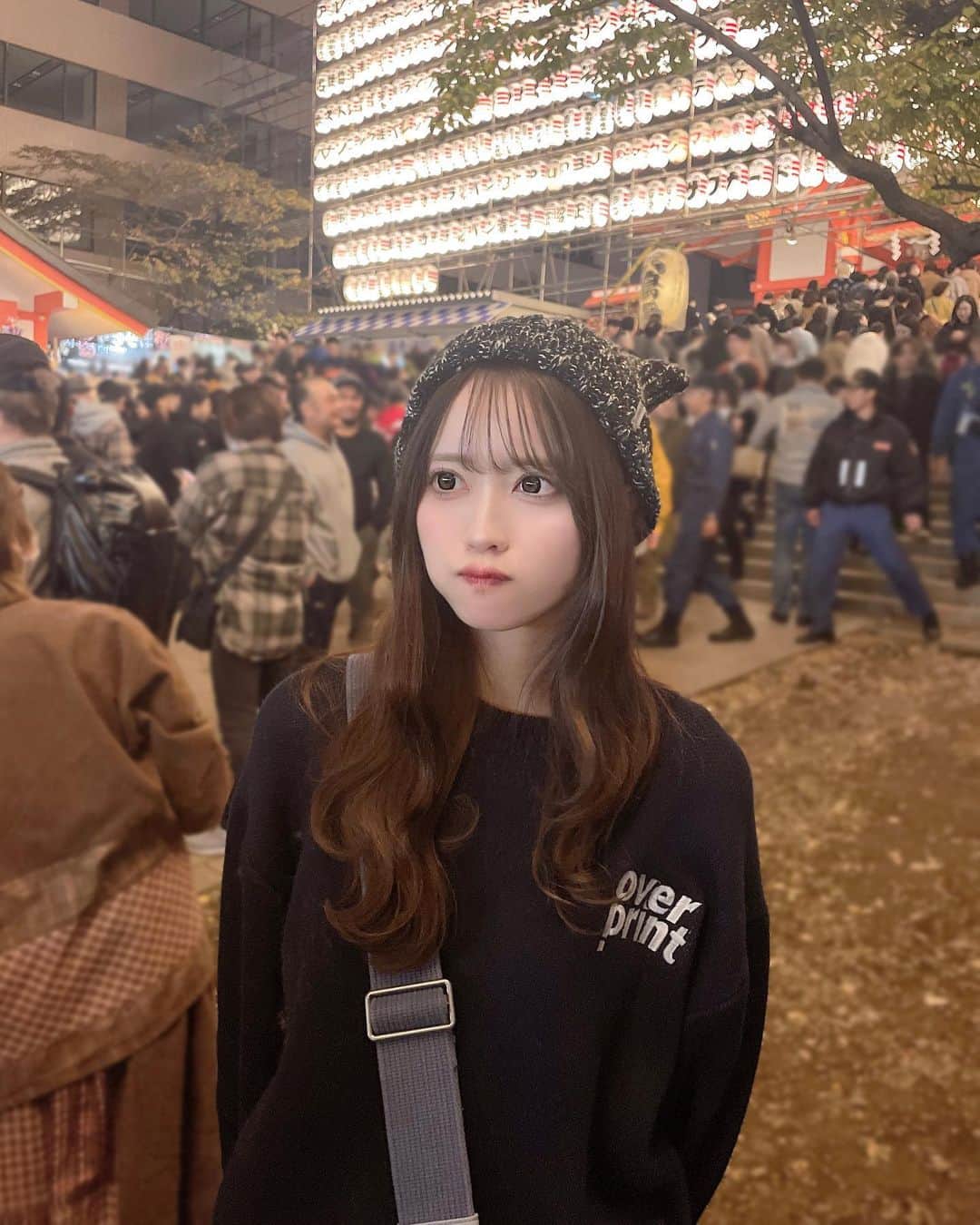 夏目一花さんのインスタグラム写真 - (夏目一花Instagram)「酉の市！🏮 お祭り大好き人間だから毎年行ってるんだ〜〜  お友達が家に泊まりきてたからお洋服貸した〜〜  #ootd #overprint #ストリートファッション #ストリートコーデ #ストリート #アメカジ #トレーナー #ニット #ニット帽 #冬コーデ #冬服コーデ #冬服 #秋コーデ #秋服コーデ #秋服 #ファッション #韓国ファッション #高身長女子コーデ #高身長コーデ」11月11日 22時11分 - natsume_me__