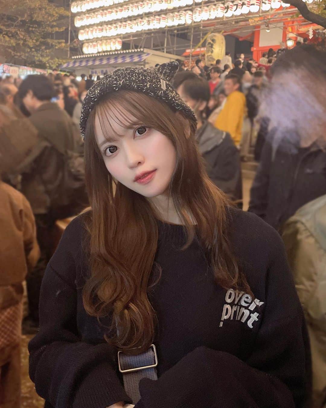 夏目一花さんのインスタグラム写真 - (夏目一花Instagram)「酉の市！🏮 お祭り大好き人間だから毎年行ってるんだ〜〜  お友達が家に泊まりきてたからお洋服貸した〜〜  #ootd #overprint #ストリートファッション #ストリートコーデ #ストリート #アメカジ #トレーナー #ニット #ニット帽 #冬コーデ #冬服コーデ #冬服 #秋コーデ #秋服コーデ #秋服 #ファッション #韓国ファッション #高身長女子コーデ #高身長コーデ」11月11日 22時11分 - natsume_me__