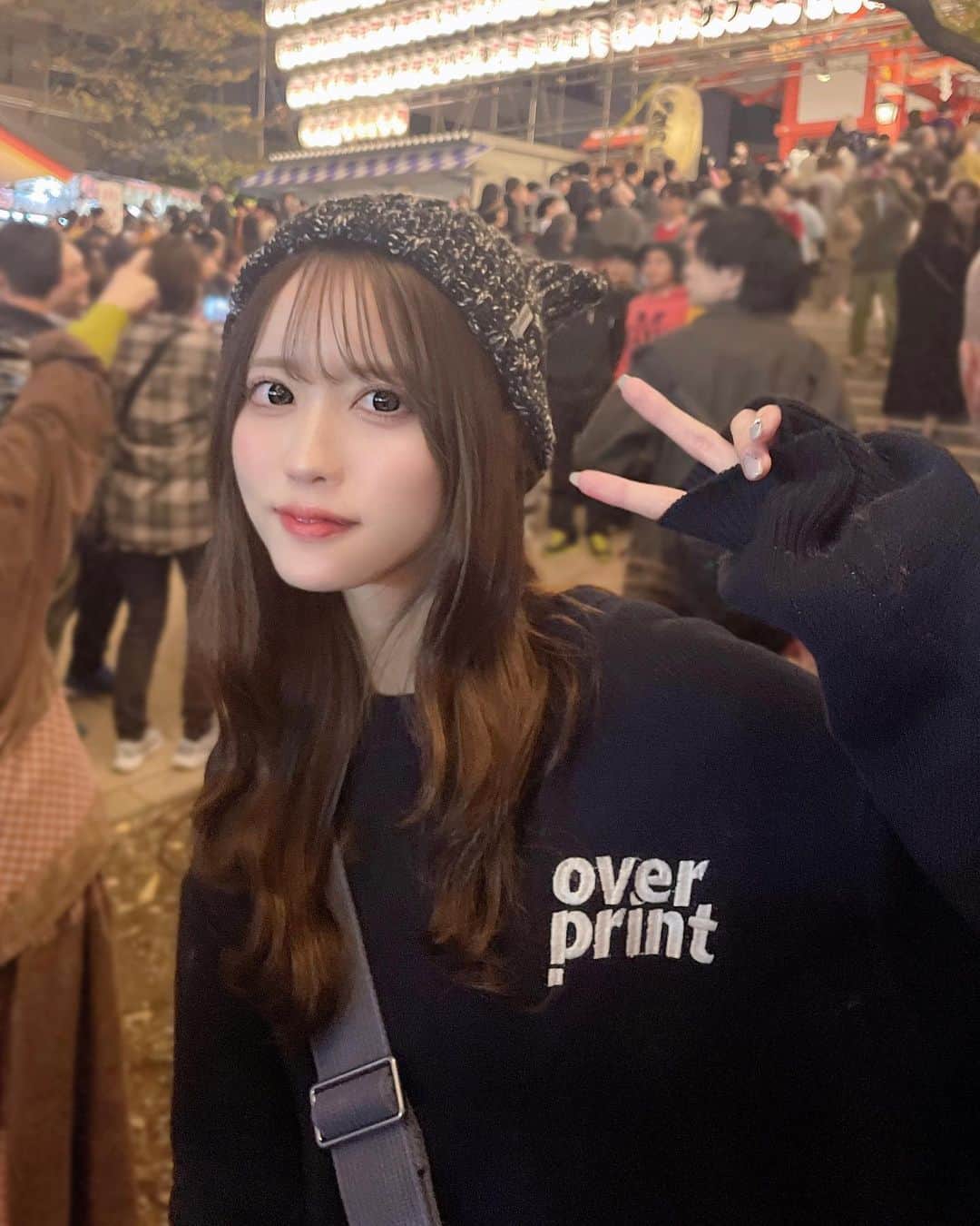 夏目一花さんのインスタグラム写真 - (夏目一花Instagram)「酉の市！🏮 お祭り大好き人間だから毎年行ってるんだ〜〜  お友達が家に泊まりきてたからお洋服貸した〜〜  #ootd #overprint #ストリートファッション #ストリートコーデ #ストリート #アメカジ #トレーナー #ニット #ニット帽 #冬コーデ #冬服コーデ #冬服 #秋コーデ #秋服コーデ #秋服 #ファッション #韓国ファッション #高身長女子コーデ #高身長コーデ」11月11日 22時11分 - natsume_me__