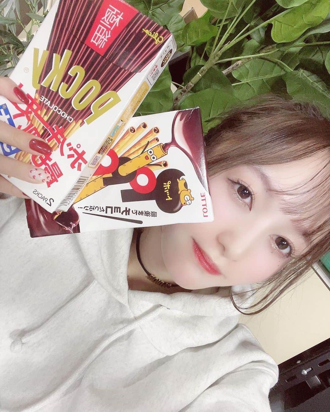 三浦菜々子さんのインスタグラム写真 - (三浦菜々子Instagram)「ポッキートッポの日だから欲張りに🤭🍫  #白キャン #真っ白なキャンバス #アイドル #idol #三浦菜々子 #ポッキーの日 #トッポの日 #11月11日」11月11日 22時12分 - miura_nanako