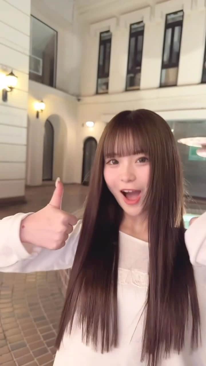 のインスタグラム：「かわいい！と思ったらコメントしてね✨ ˗˗˗˗˗˗˗˗˗˗˗˗˗˗˗˗˗˗˗˗˗˗˗˗˗˗˗˗˗˗˗˗˗˗˗˗˗˗ ⁡ ⁡ ⁡ ⁡ 【桜さんいつもありがとうございます✨】 ⁡ ⁡ ⁡ 有名人も使う ヘアオイル、シャンプー、トリートメント好評発売中！ ⁡ ウキタ本ご予約受付中！ ⁡ エクステのご予約はDMからお願いいたします！ ⁡ ⁡ ⁡ ⁡ ◌ @ukita_bob  ⁡ ご質問はコメント欄にお願いします！ ⁡ ⁡ ⁡ ⁡ ˗˗˗˗˗˗˗˗˗˗˗˗˗˗˗˗˗˗˗˗˗˗˗˗˗˗˗˗˗˗˗˗˗˗˗˗˗˗ ⁡ ⁡ ◌ 料金 ◌ ・カット ¥8,800 ・カット 𓂃 トリートメント ¥12,000 ・カット 𓂃 カラー ¥16,000 ・カット 𓂃 カラー 𓂃 トリートメント ¥19,000 ・インナーエクステ ¥10,000 ・ロングエクステ ¥¥30,000 ⁡ ⁡ ⁡ 𓂃 よくあるご質問 𓂃 ⁡ ⁡ Q . 予約はどうしたらいいですか？ ⁡ ✎ プロフィールのURLからお待ちしております。 ⁡ ⁡ Q . 場所はどちらですか？ ⁡ ✎  DX SHARE SALON 東京都渋谷区神宮前1-9-8 KI-438ビル 1F-A 【原宿駅、明治神宮前駅から徒歩4分】 ⁡ ⁡ Q . 投稿に若い子しか載っていないですが、 私の年齢でも大丈夫ですか？ ⁡ ✎ もちろん大丈夫です。 僕のお客様は現在【7歳(小学2年生)〜61歳】の方が ご来店してくださっております。 女性は全員可愛くします。 ⁡ ⁡ Q . どんな美容師？ ⁡ ✎ 施術中は喋りすぎず喋らなすぎず 絶妙なリラックスラインを狙います。 ⁡ カットは【ボブ】【ショートボブ】が好きですが、 ミディアム、ロングも好きです。 ⁡ カラーはブリーチをしなくても 【透明感】【くすみ感】が出るところを こだわっています。 ⁡ ⁡ ⁡ 𓂃 #ボブ #切りっぱなしボブ #ボブヘアー #ボブヘア #ボブスタイル #ミニボブ #前下がりボブ #ボブアレンジ #ショートヘア #ショート #ショートボブ #ショートカット #ミディアムヘア #シースルーバング #前下がりボブ #外ハネボブ #小顔カット #似合わせカット #ヘアアレンジ #어레인지 #헤어 #헤어컷 #밥 #hairlove #hairfashion #hairtransformation #haircolor #hairpainting #hairvideo #hairextensions」