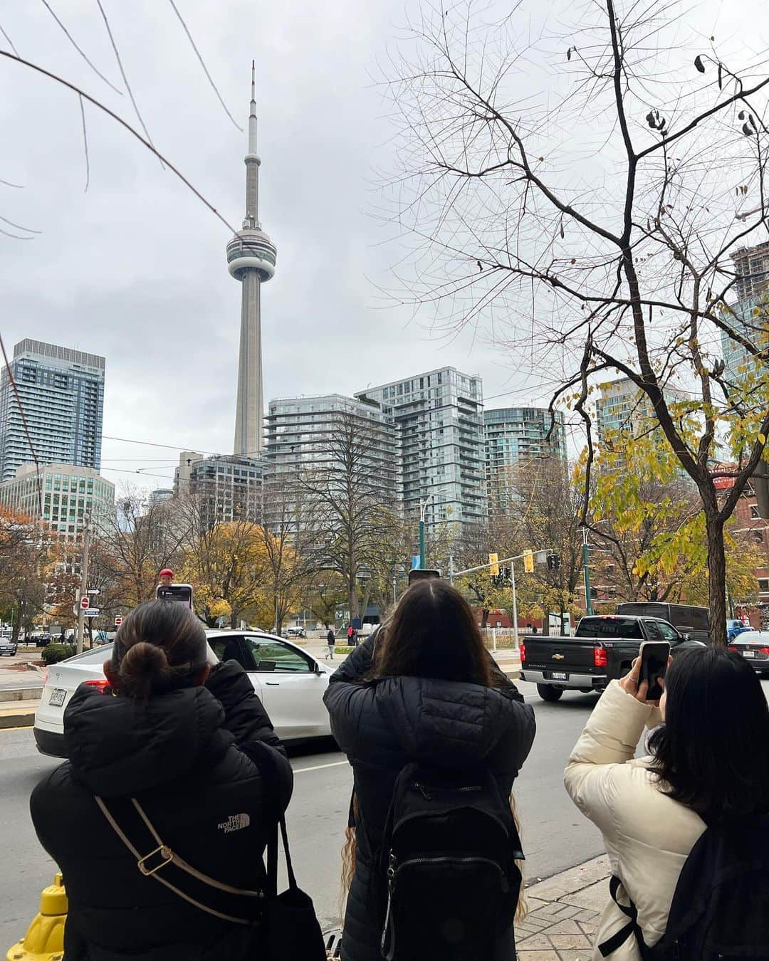 寺内千穂のインスタグラム：「WE ARE HERE🍁  #toronto #cntower」