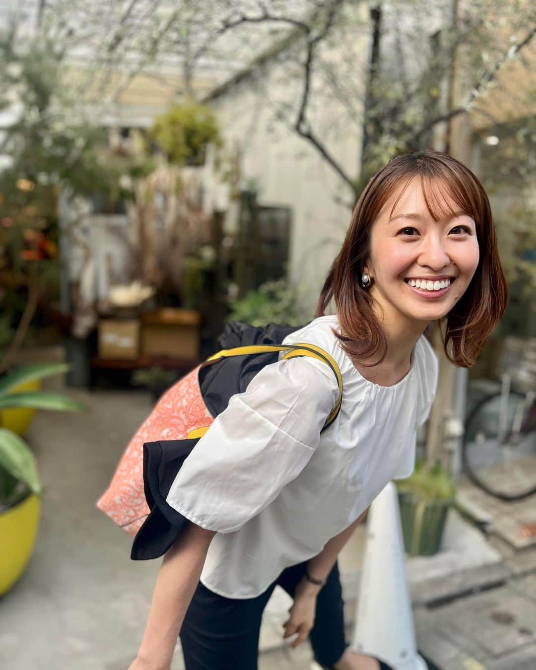 山田友美さんのインスタグラム写真 - (山田友美Instagram)「急に寒くなり過ぎてなかなか外に出られず家でアニメが捗ります❄︎以下ほぼ一気見です🫥  10月にみたもの記録 ・HUNTER×HUNTER（小学生ぶり2度目） ・幽☆遊☆白書（小学生ぶり2度目） ・薬屋のひとりごと ・坂本ですが ・転スラ1期 11月現在 ・マッシュルMASHLE ・鴨乃橋ロンの禁断推理 ・呪術廻戦1-3 ・新しい上司はど天然 ・ドッグシグナル ・Dr.stone1~3 ・柚木さんちの4兄弟 ・クールドジ男子 ・盾の勇者の成り上がり　（今まだ1）  継続中はスパイファミリー この秋私的ヒットは 薬屋。私は韓ドラも中華ドラも、王宮モノが好きなのです！美男美女が多いからね あとは主人公が私の小学生からの親友に似ていてすごい親近感があるから好き。  朝に見るのにちょうど良いのは「新しい上司はど天然」 最近朝メイクしながら見てるのはこれかな〜やる気いっぱいになれない朝にちょうど良いのです😘  #アニメ#記録#ハンターハンター #hunterxhunter #幽遊白書#坂本ですが#転生したらスライムだった件#マッシュル #鴨乃橋ロンの禁断推理 #呪術廻戦 #新しい上司はど天然 #ドッグシグナル#drstone #柚木さんちの四兄弟 #盾の勇者の成り上がり #クールドジ男子 #盾の勇者の成り上がり #アニメ好き#アニメ好きな人と繋がりたい #フリーアナウンサー#山田友美」11月21日 0時00分 - __tomomiracle