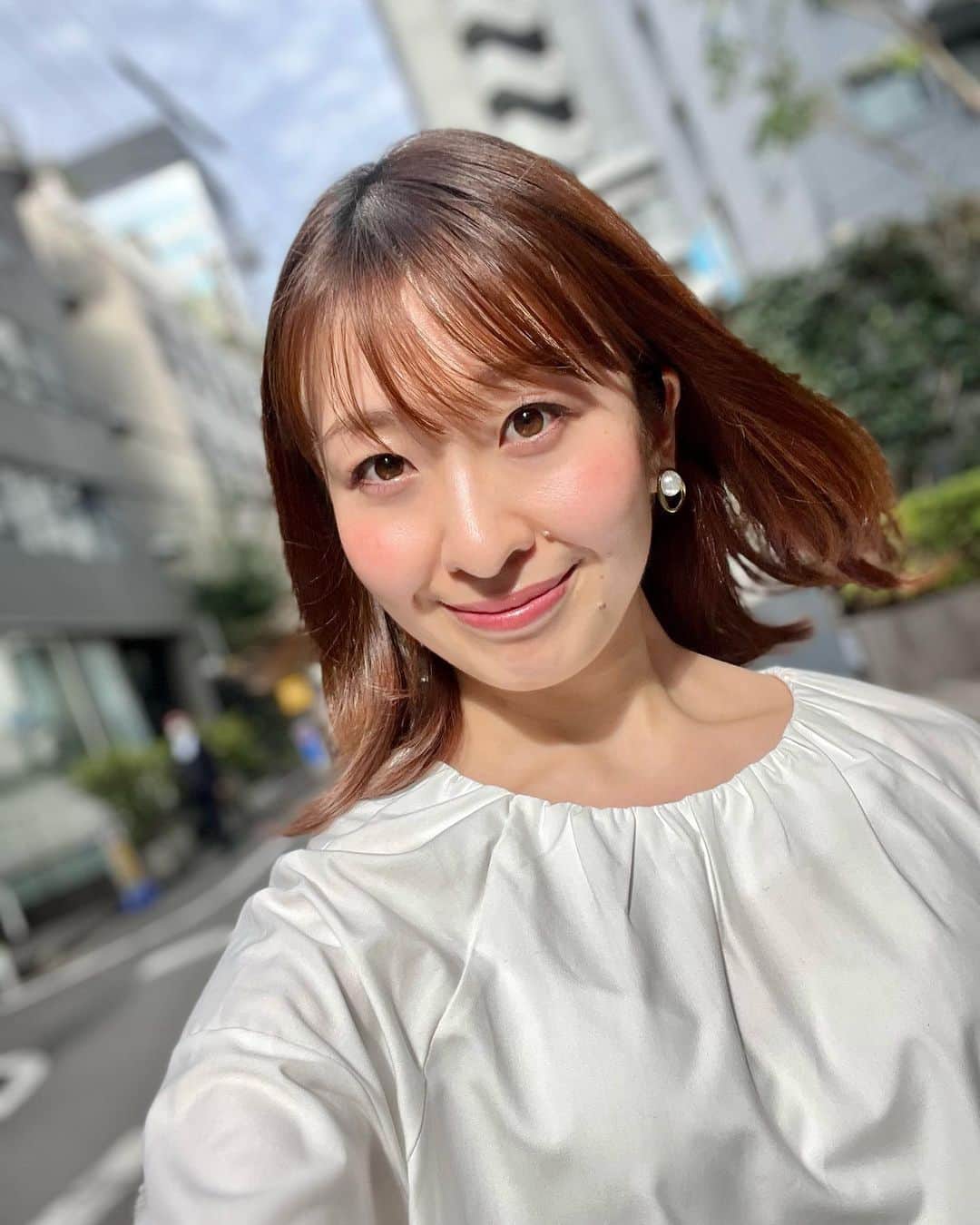 山田友美さんのインスタグラム写真 - (山田友美Instagram)「急に寒くなり過ぎてなかなか外に出られず家でアニメが捗ります❄︎以下ほぼ一気見です🫥  10月にみたもの記録 ・HUNTER×HUNTER（小学生ぶり2度目） ・幽☆遊☆白書（小学生ぶり2度目） ・薬屋のひとりごと ・坂本ですが ・転スラ1期 11月現在 ・マッシュルMASHLE ・鴨乃橋ロンの禁断推理 ・呪術廻戦1-3 ・新しい上司はど天然 ・ドッグシグナル ・Dr.stone1~3 ・柚木さんちの4兄弟 ・クールドジ男子 ・盾の勇者の成り上がり　（今まだ1）  継続中はスパイファミリー この秋私的ヒットは 薬屋。私は韓ドラも中華ドラも、王宮モノが好きなのです！美男美女が多いからね あとは主人公が私の小学生からの親友に似ていてすごい親近感があるから好き。  朝に見るのにちょうど良いのは「新しい上司はど天然」 最近朝メイクしながら見てるのはこれかな〜やる気いっぱいになれない朝にちょうど良いのです😘  #アニメ#記録#ハンターハンター #hunterxhunter #幽遊白書#坂本ですが#転生したらスライムだった件#マッシュル #鴨乃橋ロンの禁断推理 #呪術廻戦 #新しい上司はど天然 #ドッグシグナル#drstone #柚木さんちの四兄弟 #盾の勇者の成り上がり #クールドジ男子 #盾の勇者の成り上がり #アニメ好き#アニメ好きな人と繋がりたい #フリーアナウンサー#山田友美」11月21日 0時00分 - __tomomiracle