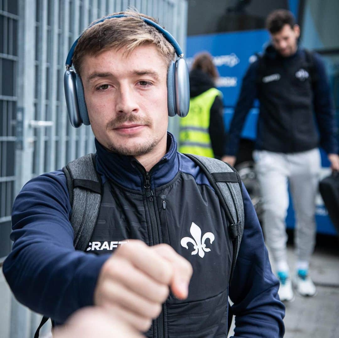 SVダルムシュタット98のインスタグラム：「GUDE, #Lilien! Bereit für den nächsten Bundesliga-Fight am Bölle? 🤜🏻🤛🏻 #sv98 #Bundesliga #Darmstadt #SVDM05」
