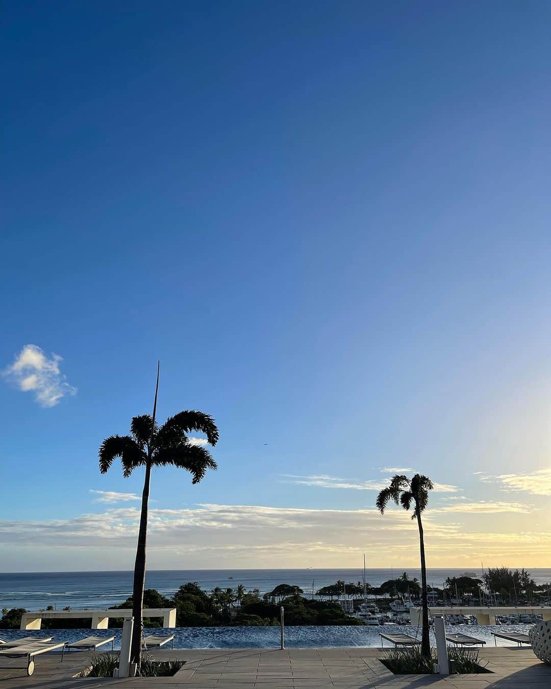 木本泉のインスタグラム：「- 日暮れ前☀️  綺麗✨  #hawaii#sunset」