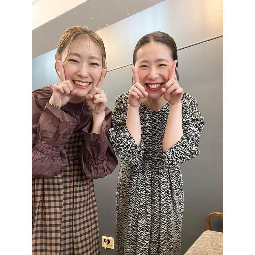 YU-U（工藤由布）さんのインスタグラム写真 - (YU-U（工藤由布）Instagram)「今年もはなちゃんと🫶🏻 去年の今日は函館弾丸旅へ✈️ 今年はサロンに来てくれて✂︎ なんとなーくあの日のワンピ着てきたら はなちゃんも同じこと考えてた🤭✨ じゃああの時と同じ感じで撮ろう✊🏻 ってなってパシャリ📷 また来年もポッキーの日に🤝🏻❤️‍🔥 いい思い出ありがと🥰✨ ・・・ #また来年もポッキーの日に」11月11日 22時28分 - nyan22u22nyan