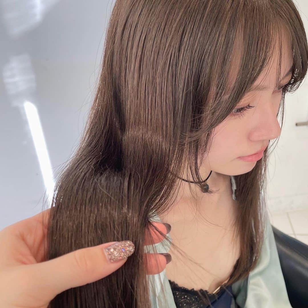 YochiMiku のインスタグラム：「ほんのりOlive beige🍐  あんにゅいな透明感♡」