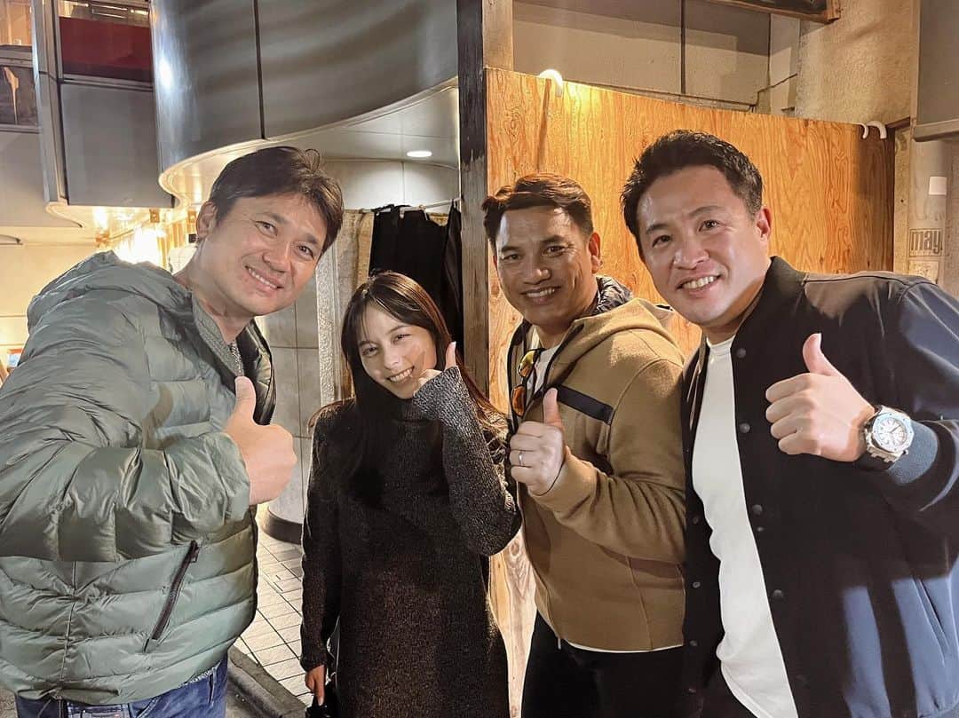 山本萩子のインスタグラム：「宝物の1枚です。  #☺️🍺✨ #大好きな方々 #小早川さんはまた別日に」