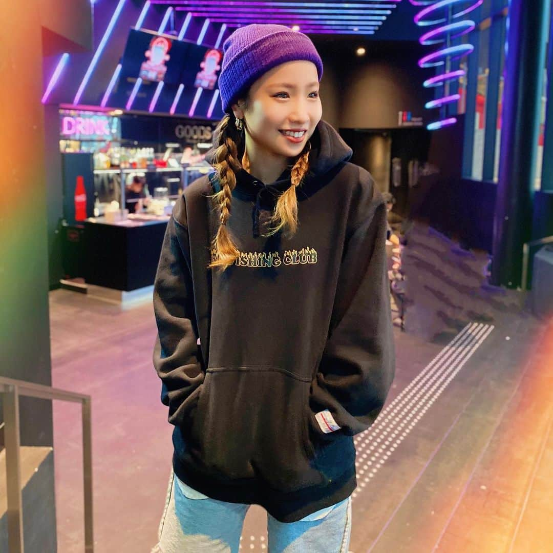 KAEDE さんのインスタグラム写真 - (KAEDE Instagram)「🔥✌🏾  #iriefishingclub  #でんでんの今日の私服　 #streetstyle #streetfashion #street #streetwear #streetgirl  #ストリート系女子 #ストリートファッション　#ストリートコーデ　 #カジュアル #カジュアルコーデ 　#オーバーサイズ　 #メンズライク　#パーカー　#パーカー女子  　#ニット帽　#ニット帽女子 #ニット帽コーデ 　#ビーニー　#ビーニー女子 #ビーニーコーデ」11月11日 22時34分 - chu_z_kaede